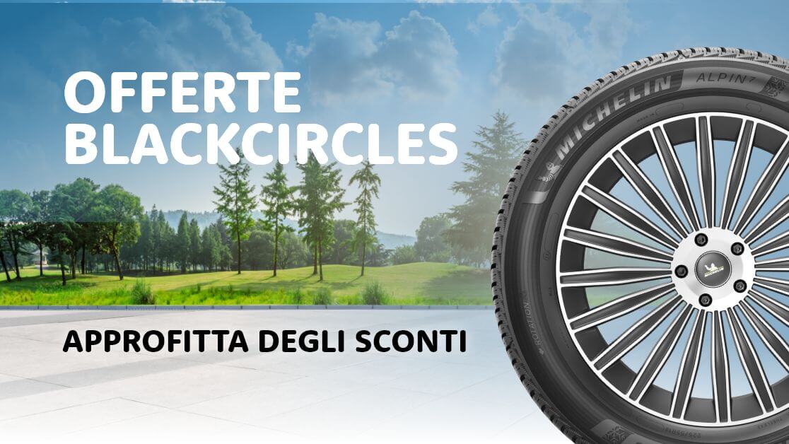 Pneumatici in offerta visti di fronte con area verde sullo sfondo.